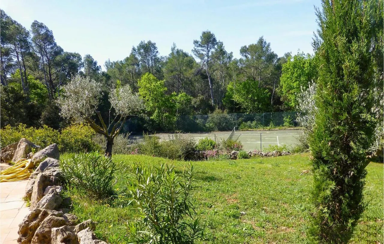Holiday home 6 Bedroom Awesome Home In Entrecasteaux