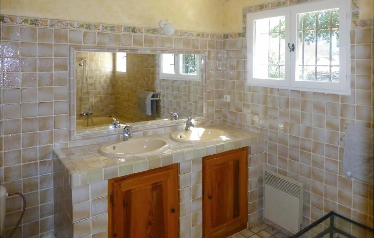 Holiday home 6 Bedroom Awesome Home In Entrecasteaux