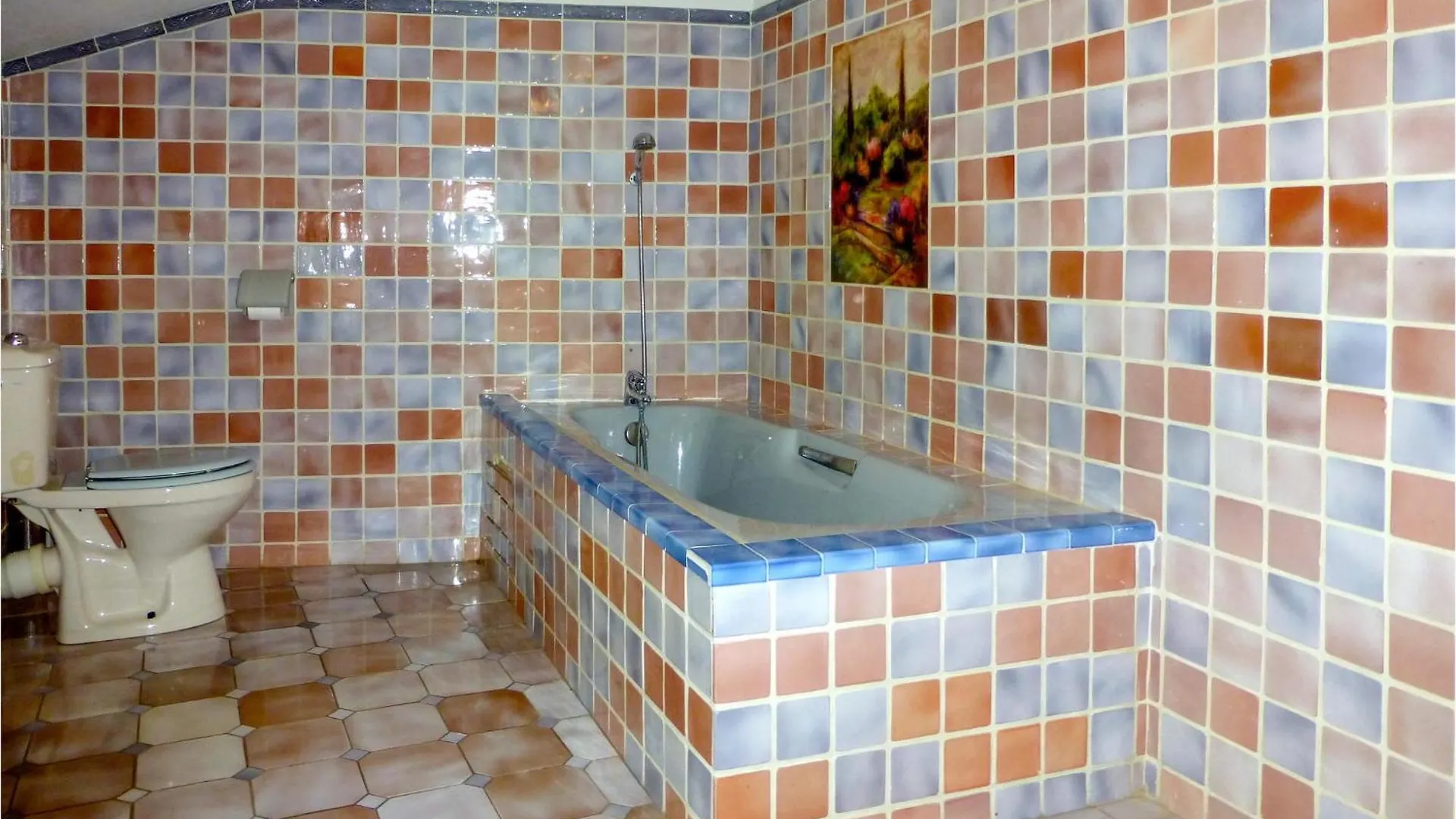 6 Bedroom Awesome Home In Entrecasteaux 0*,  France